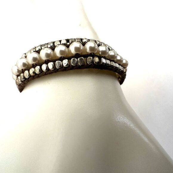 AEO faux pearl leather wrap bracelet - Picture 2 of 10